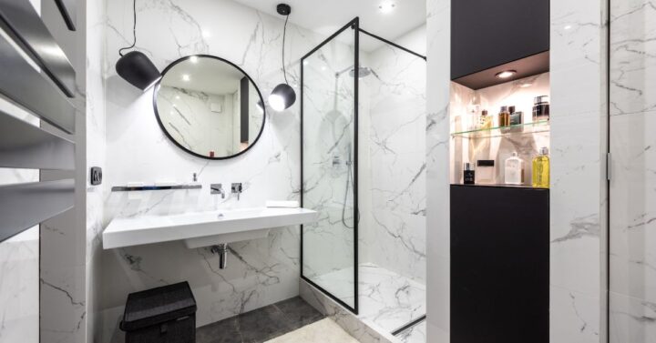 Contemporary bathroom design with lamps and lights.